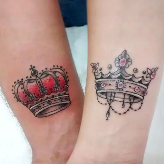 Tatuagens para casal com coroas