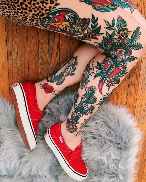 Tatuagens femininas na perna grande