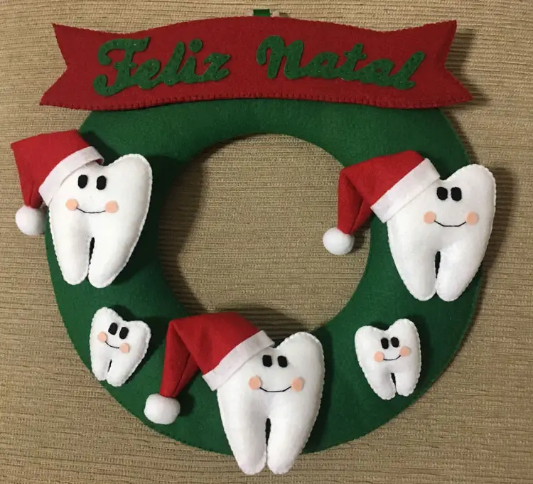Guirlanda de Natal em Feltro Para Consultório de Dentista