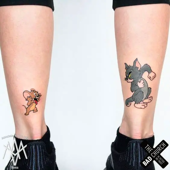 Tatuagens na batata da perna do Tom e Jerry