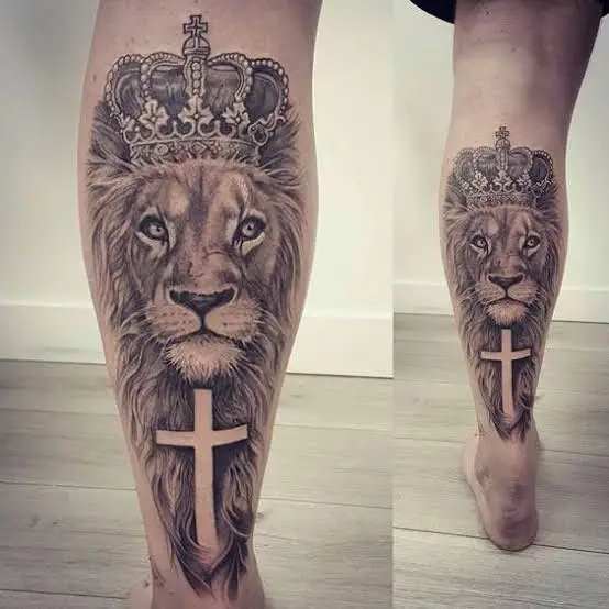 Tatuagens de leão na perna