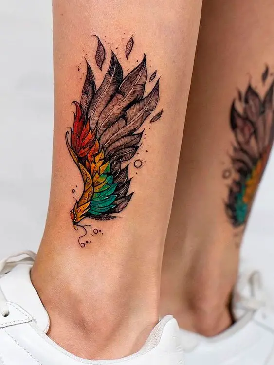 Desenhos para tatuagens na perna de cocar