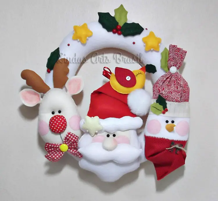 Guirlanda de Natal em Feltro Branca Com Rena, Papai Noel e Boneco de Neve