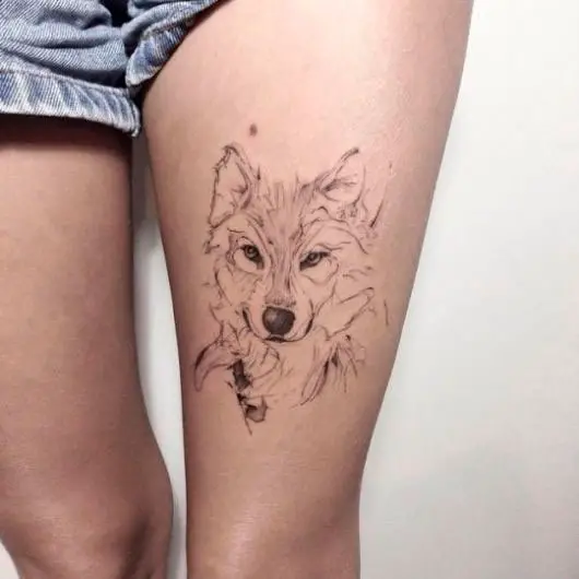 Tatuagem de lobo perna