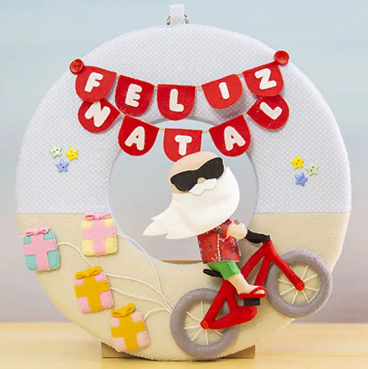 Guirlanda de Natal em Feltro de Papai Noel Ciclista