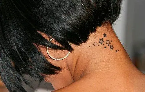 Tatuagens para pescoço com estrelas
