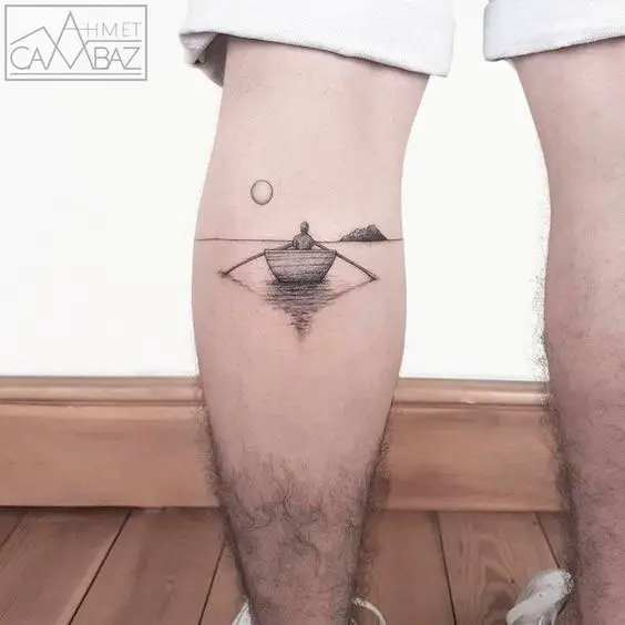 Tatuagem simples na perna