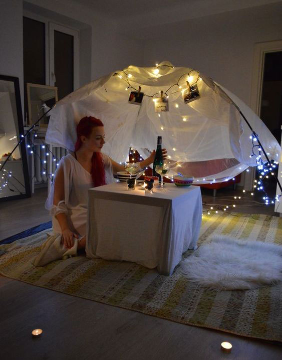 Surpreenda o marido com um acampamento na sala Surpreenda o marido com um acampamento na sala