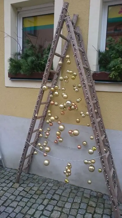 Árvore de Natal com escada