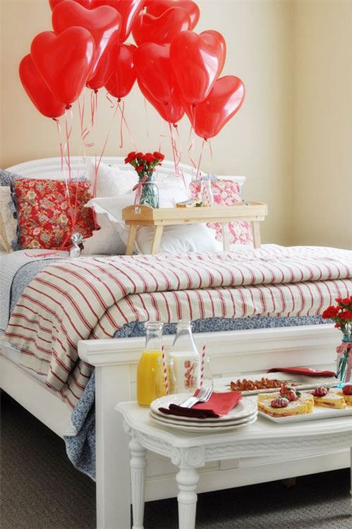 Café-da-manhã na cama para o marido Café-da-manhã na cama para o marido