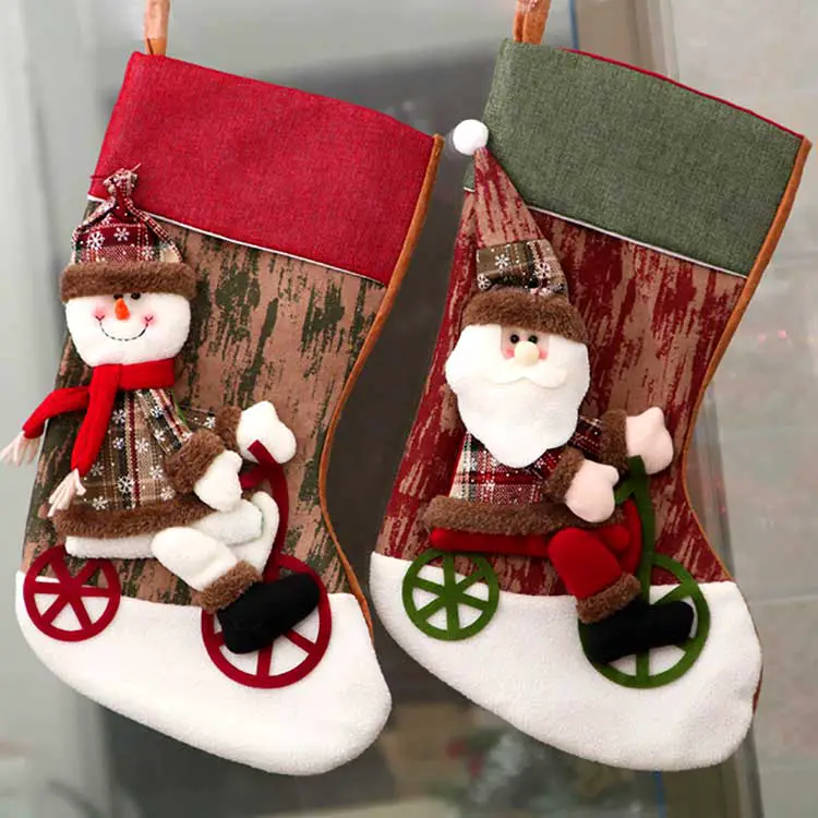 Boneco de Neve e Papai Noel na bicicletinha