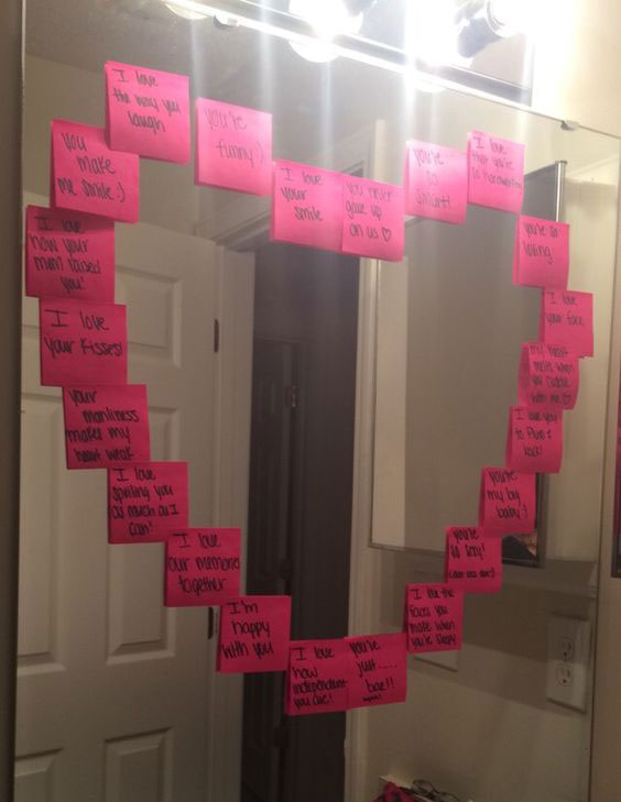 Surpresa de aniversário para marido com post-it no espelho Surpresa de aniversário para marido com post-it no espelho