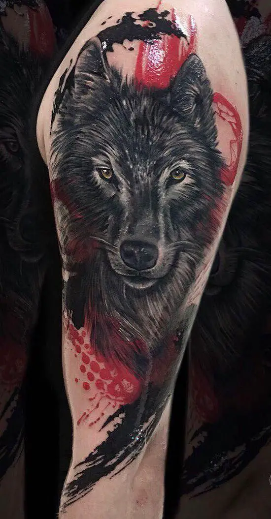 Tatuagem de face de Lobo com tons vermelho