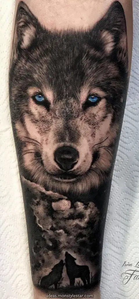 Tatuagem de Lobo com olhos na cor azul