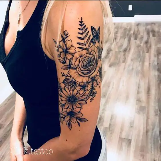 Tatuagem de Rosa e Outras  Flores no Braço