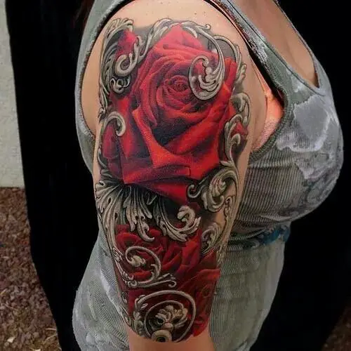 Tatuagem Grande de Rosa Vermelha no Braço