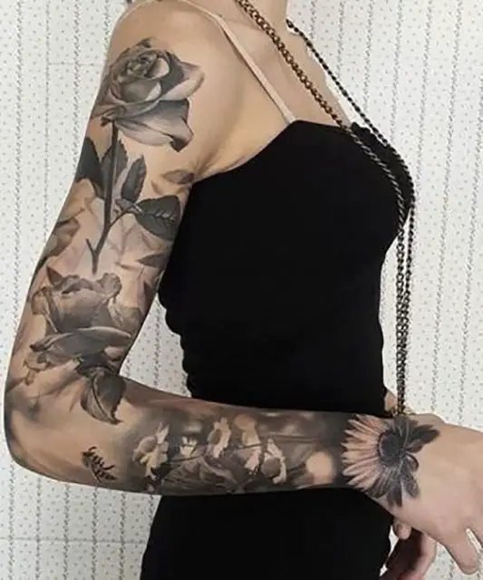 Tatuagem com rosa no braço todo