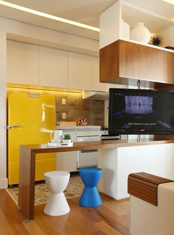 Cozinha Americana Com Sala: TV para ambos os cômodos