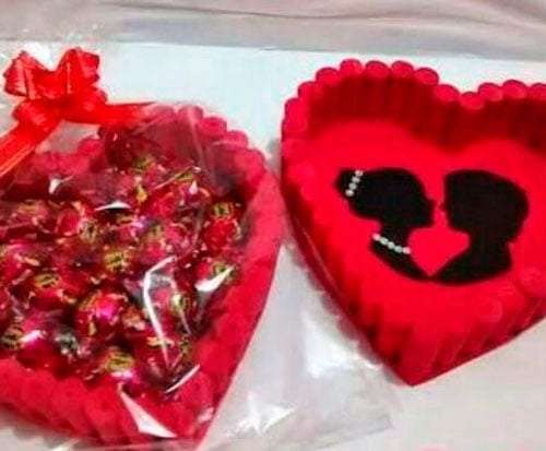 Cesta de coração em EVA com bombons para namorado Cesta de coração em EVA com bombons para namorado