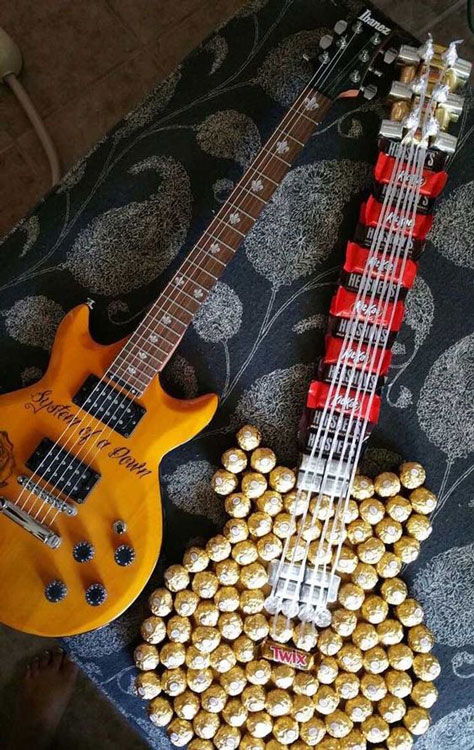 Guitarra de chocolate para namorado(a) músico(a) Guitarra de chocolate para namorado(a) músico(a)