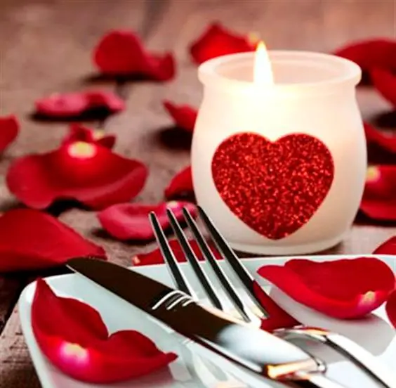 Potinho decorado para colocar a vela no jantar romântico