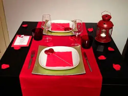 Use uma lamparina para decorar a mesa do jantar