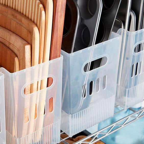 Como organizar armários de cozinha: cestos plásticos Como organizar armários de cozinha: cestos plásticos