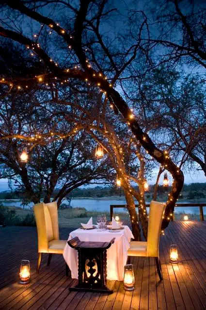 Jantar romântico ao ar livre