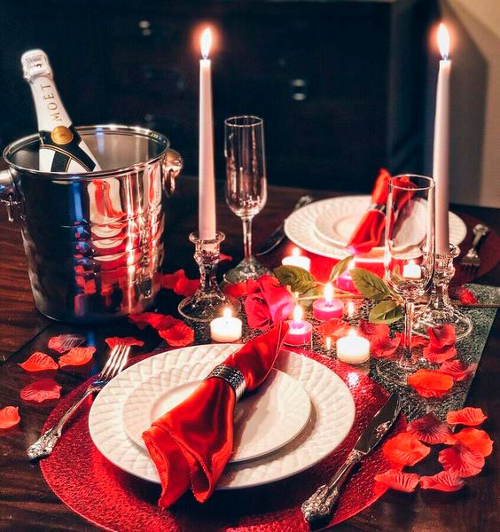 Jantar romântico com champanhe
