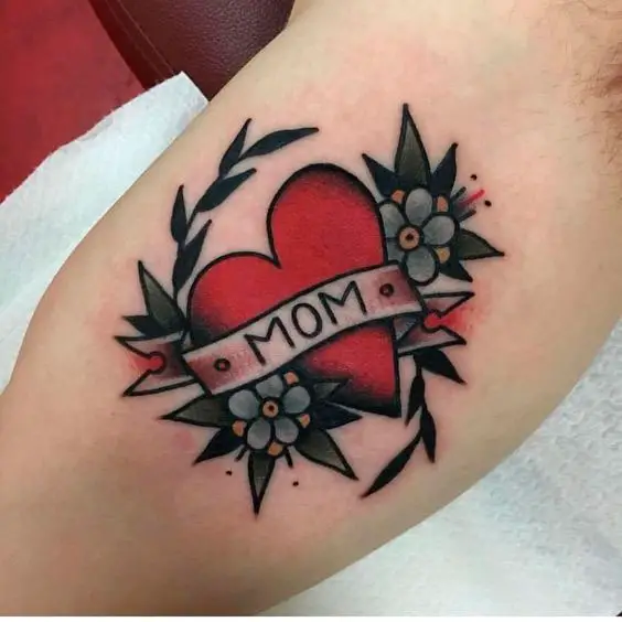 Tatuagem de mãe colorida