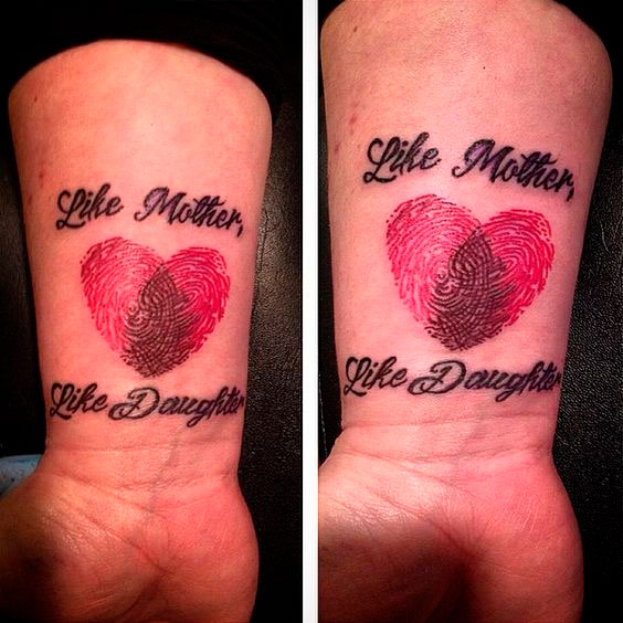Tatuagem mãe e filha com digital