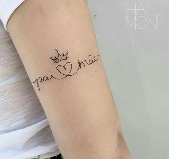 Tatuagem para mãe e pai com coroa