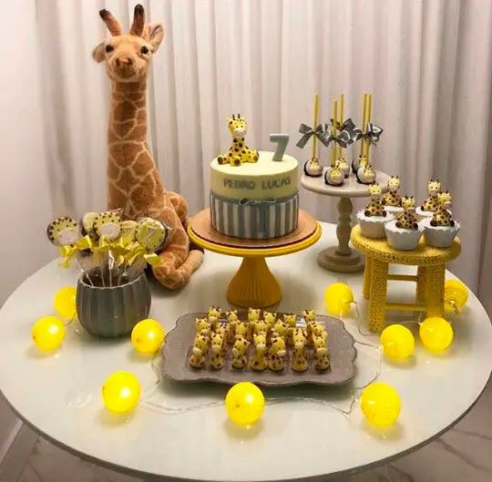 Festa de mesversário de girafinha