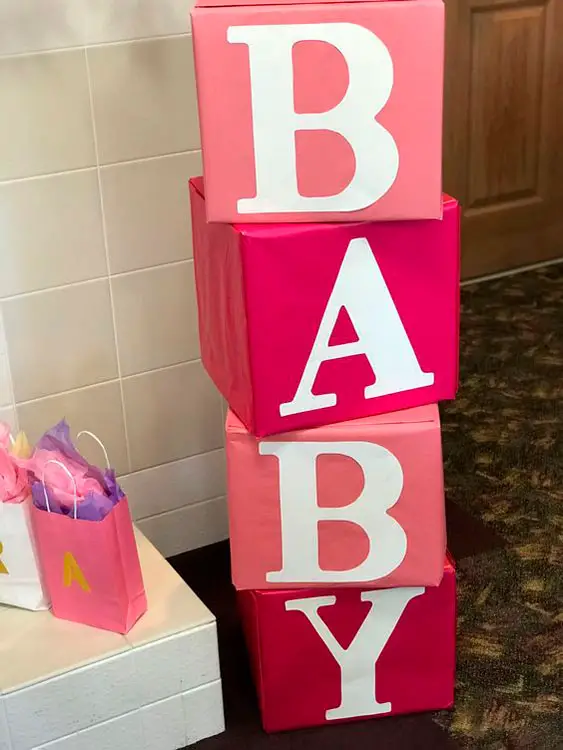 Caixas de papelão para decoração do chá de bebê