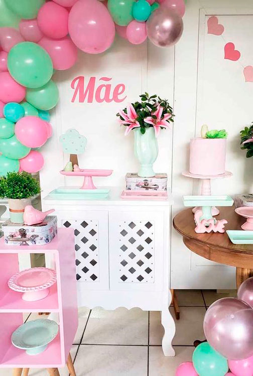 Decoração para o Dia das mães com balões coloridos Decoração para o Dia das mães com balões coloridos
