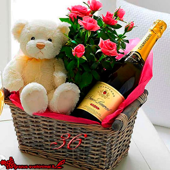 Ursinho, champanhe e flores para o Dia das Mães Ursinho, champanhe e flores para o Dia das Mães