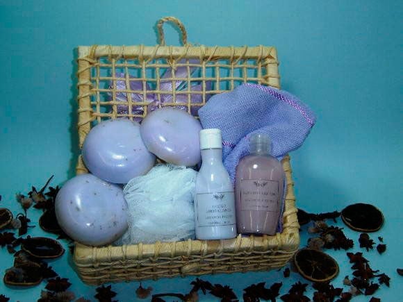 Cesta com produtos para banho para mãe Cesta com produtos para banho para mãe