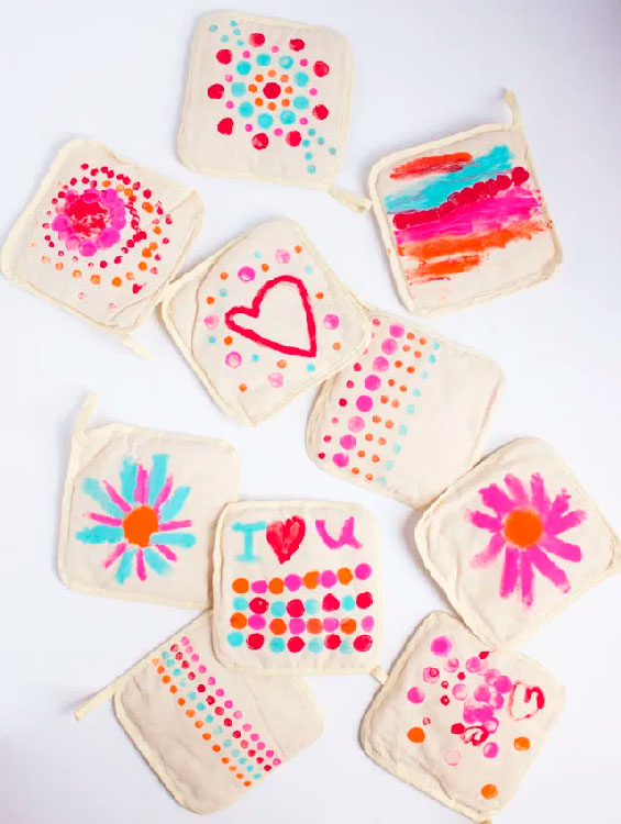 Suporte de panela pintado a mão para o Dia das Mães Suporte de panela pintado a mão para o Dia das Mães