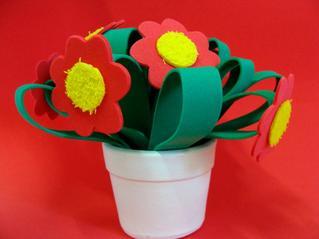 Vasinho de flores de EVA para mãe Vasinho de flores de EVA para mãe