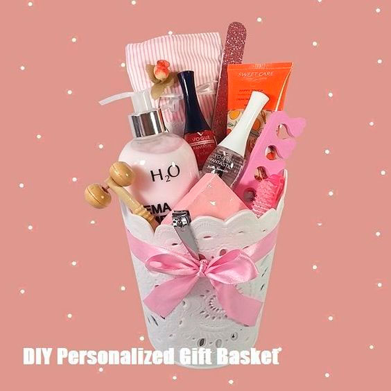 Cesta com kit manicure para mãe Cesta com kit manicure para mãe