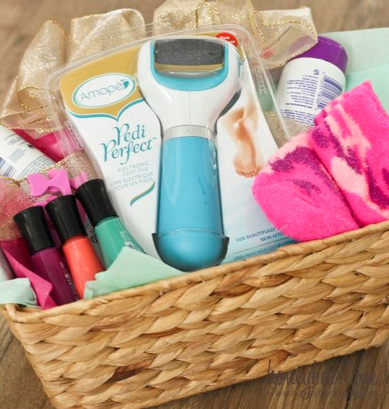 Cesta para o Dia das Mães com kit pedicure Cesta para o Dia das Mães com kit pedicure