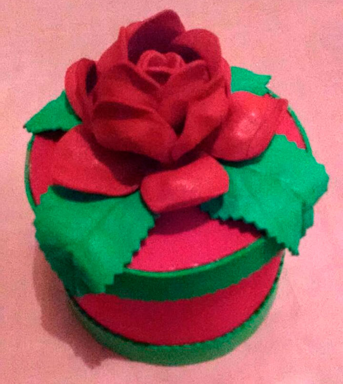 Porta-joias com rosa de lembrancinha para mãe Porta-joias com rosa de lembrancinha para mãe