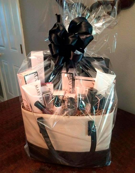 Cesta com produtos de beleza para mãe Cesta com produtos de beleza para mãe