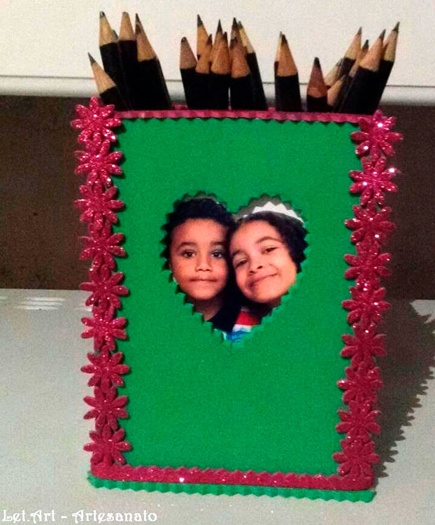 Porta-lápis com porta-retrato para o Dia das Mães Porta-lápis com porta-retrato para o Dia das Mães