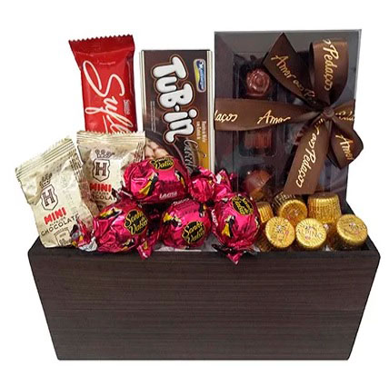Cestas para o Dia das Mães com chocolates sortidos Cestas para o Dia das Mães com chocolates sortidos