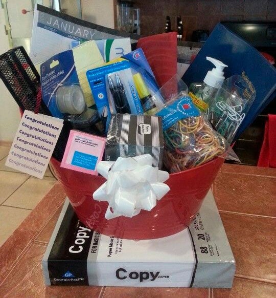 Cesta com kit de material de escritório para mãe Cesta com kit de material de escritório para mãe