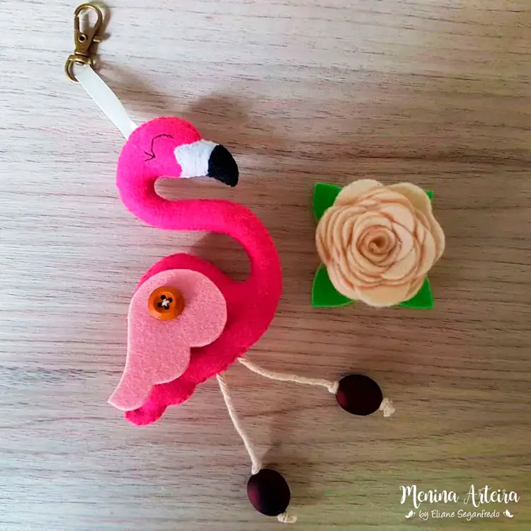 Chaveiro de flamingo de lembrancinha para o Dia das Mães