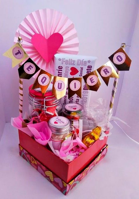 Cesta para o Dia das Mães bem decorada Cesta para o Dia das Mães bem decorada