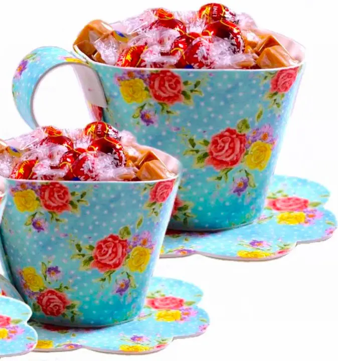 Xícara de doces para lembrancinha de Dia das Mães
