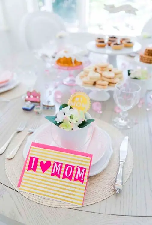 Pequenos detalhes na decoração da mesa para o Dia das Mães